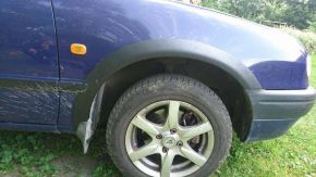 Extensii de aripă pentru Toyota Corolla VIII berlină/liftback (1997-2002)
