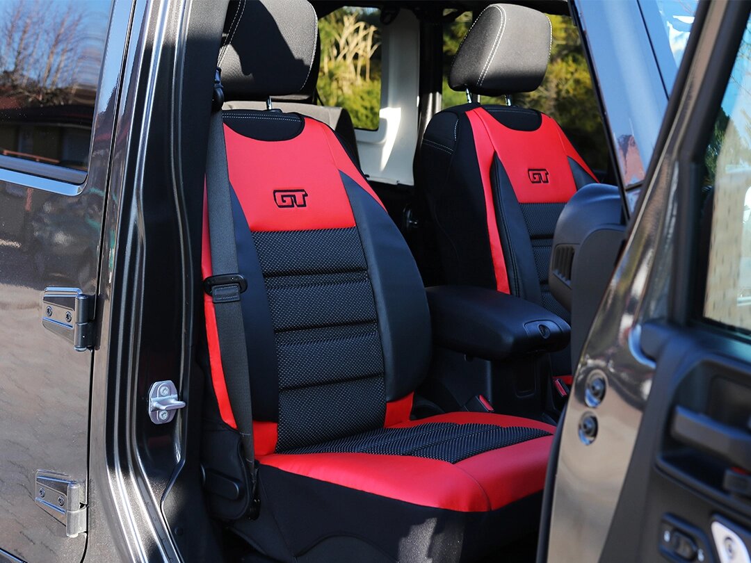 Husa protectie scaun auto GT Ergonomic montata in masina