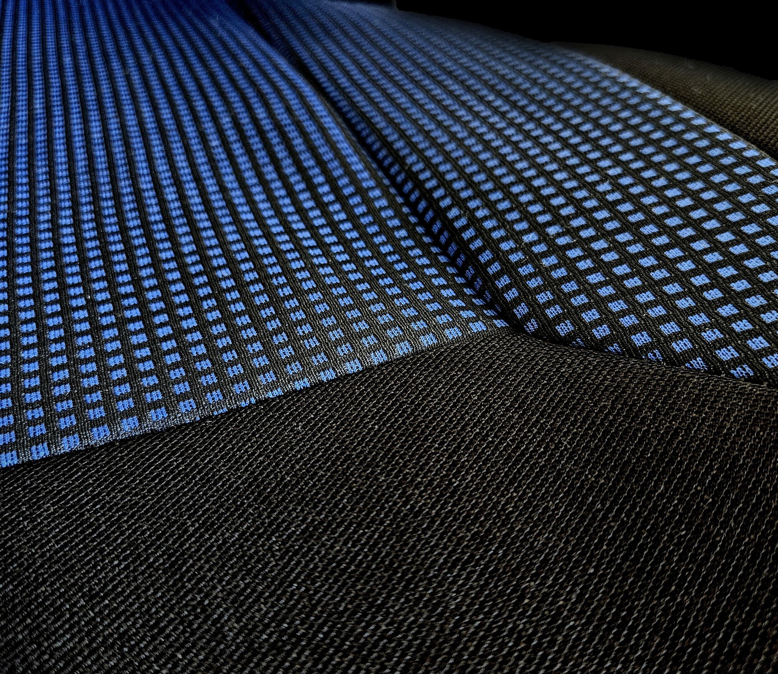 Detaliu material jacquard albastru ROYAL